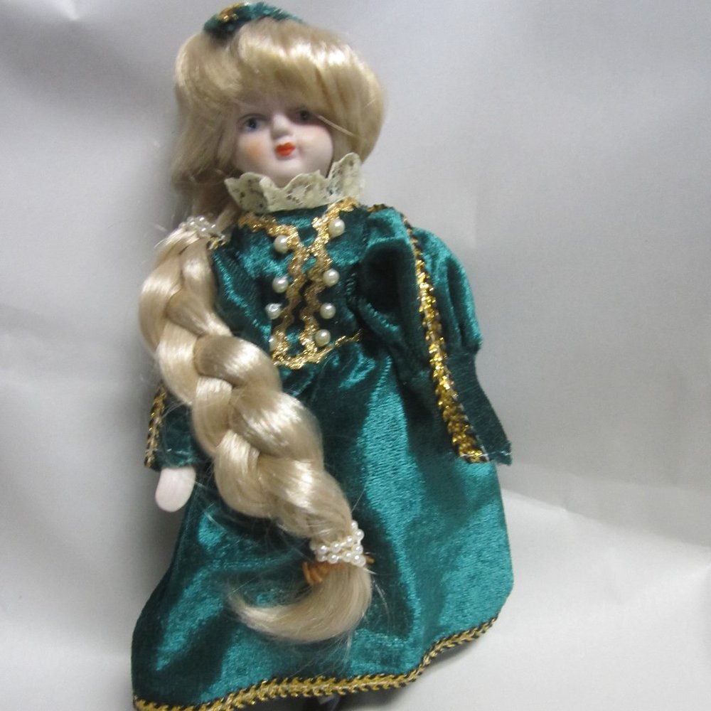 VTG REPUNZEL PORCELAIN DOLL, GREEN DRESS W/LONG BRAID